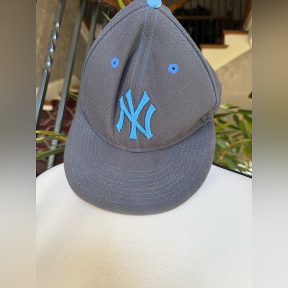 New York Yankees baseball cap very good condition gray and blue size 7 and 3/8 - Picture 3 of 10